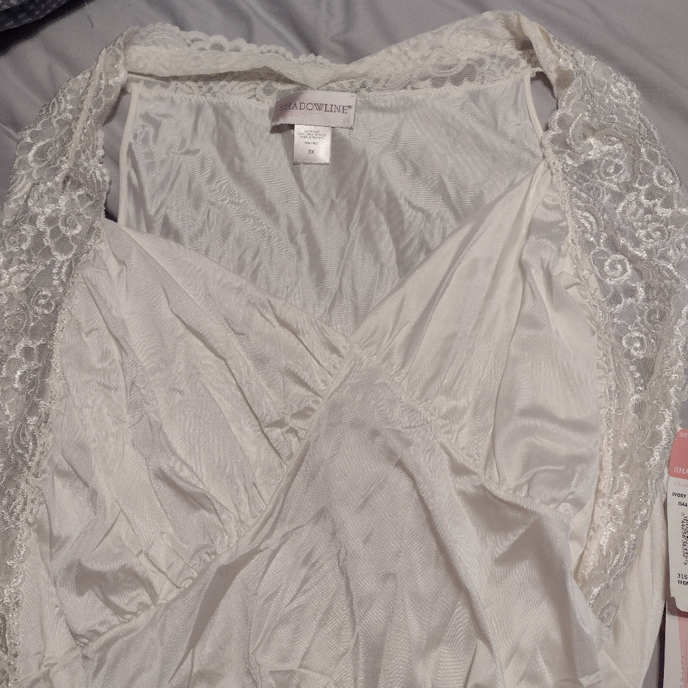 NWT: Shadowline ivory gown